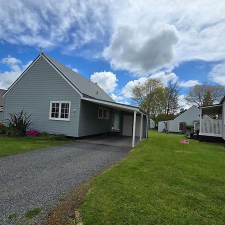 Huka Falls Resort Taupo Zewnętrze zdjęcie The new houses at the village