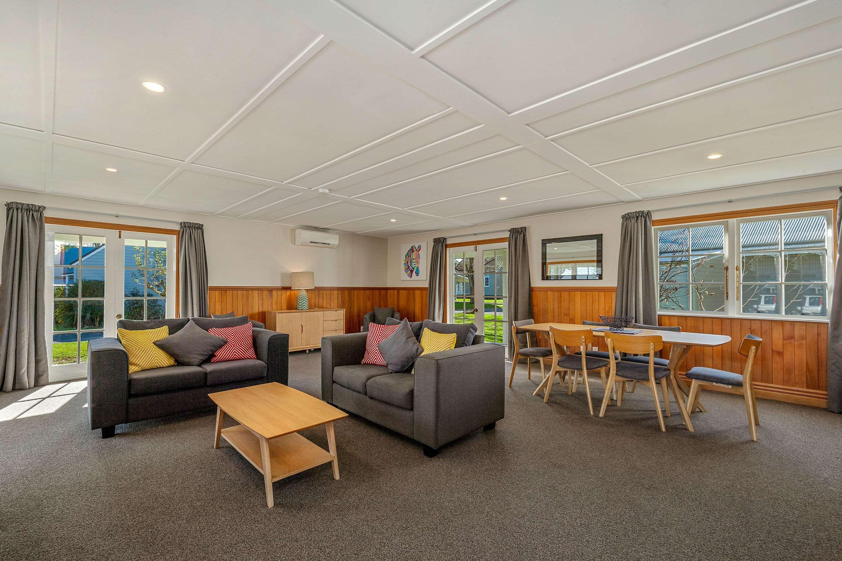 Huka Falls Resort Taupo Zewnętrze zdjęcie The common room at the University of Waikato's Melville Hall