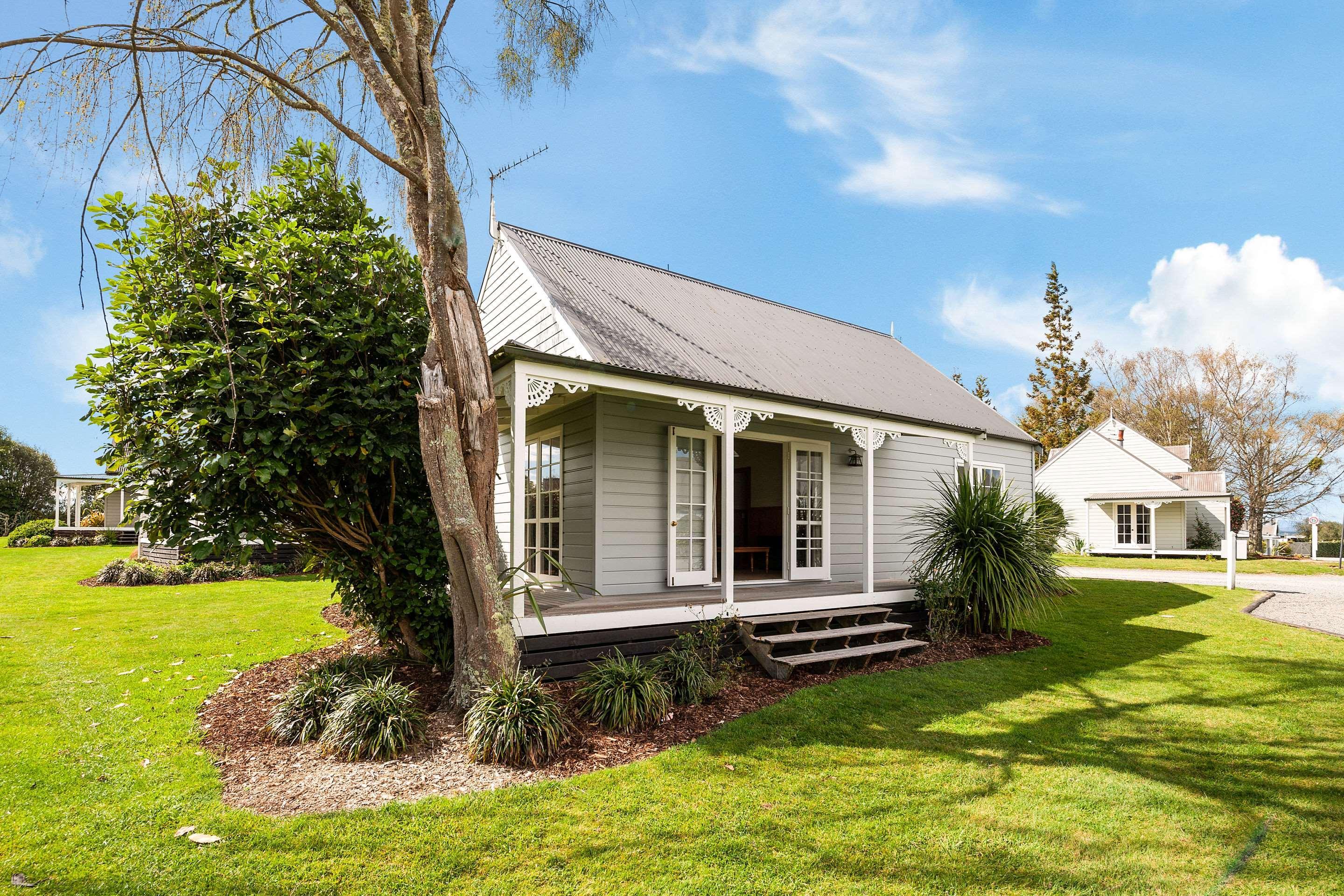 Huka Falls Resort Taupo Zewnętrze zdjęcie The first house in Ashburton, built in 1858