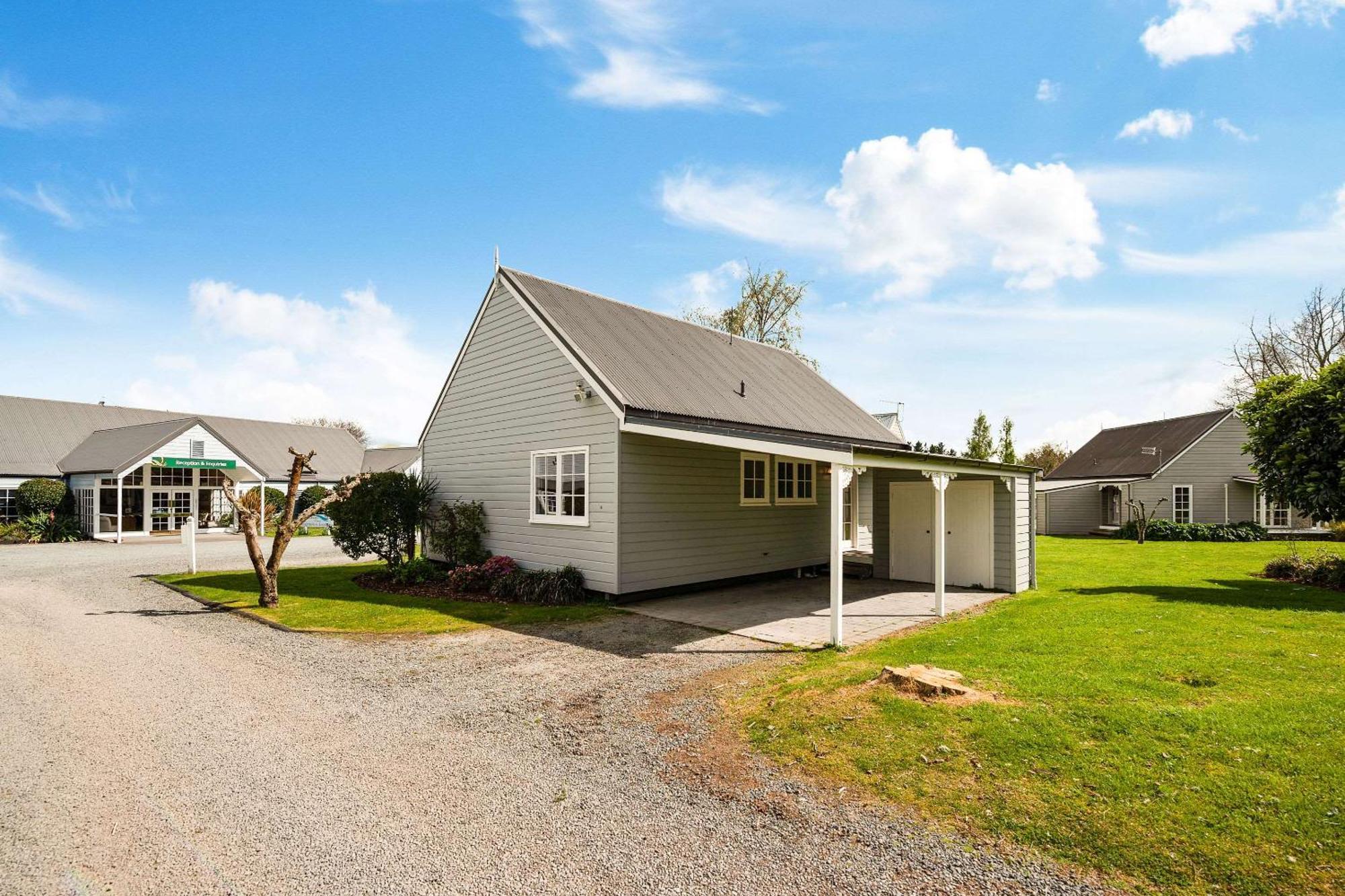 Huka Falls Resort Taupo Zewnętrze zdjęcie A bungalow in the Netherlands