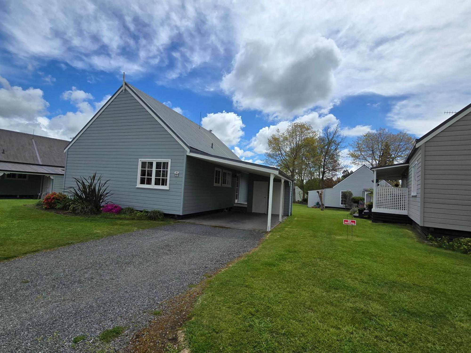 Huka Falls Resort Taupo Zewnętrze zdjęcie The new houses at the village