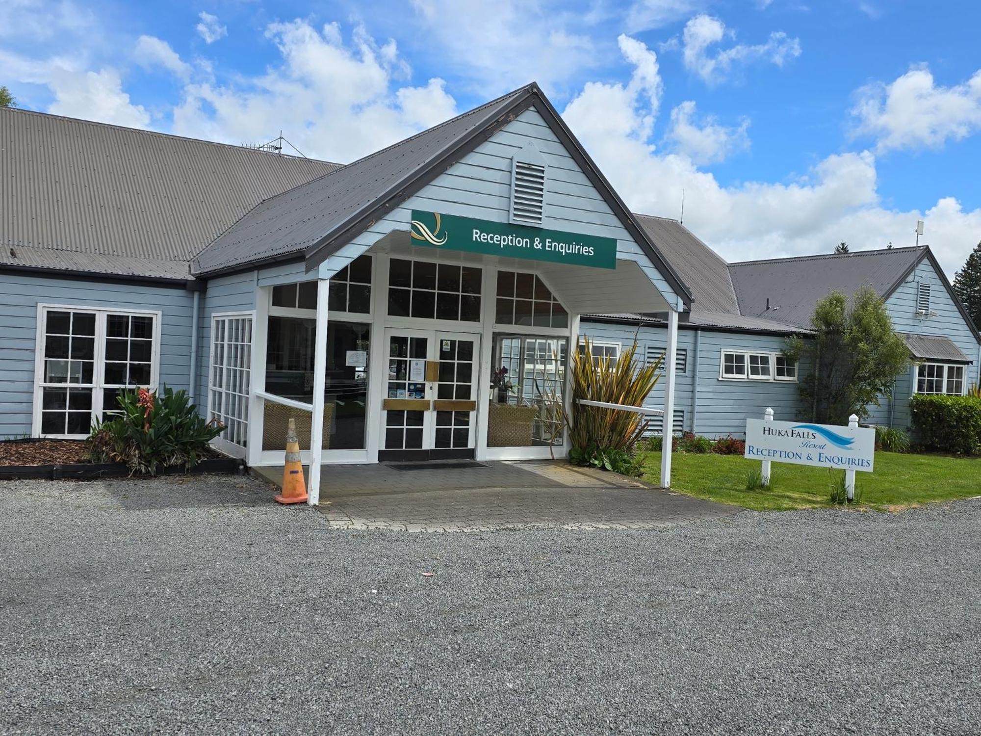 Huka Falls Resort Taupo Zewnętrze zdjęcie Reception and Enquiries
