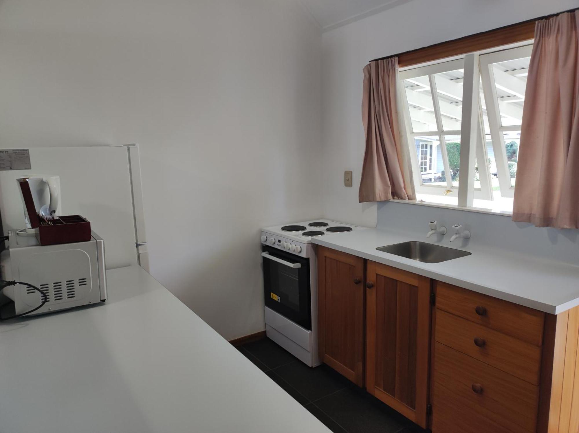 Huka Falls Resort Taupo Zewnętrze zdjęcie A kitchen in a student flat
