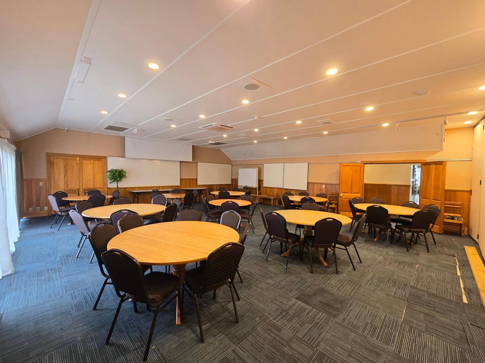 Huka Falls Resort Taupo Zewnętrze zdjęcie The meeting room at the National Institute of Water and Atmospheric Research