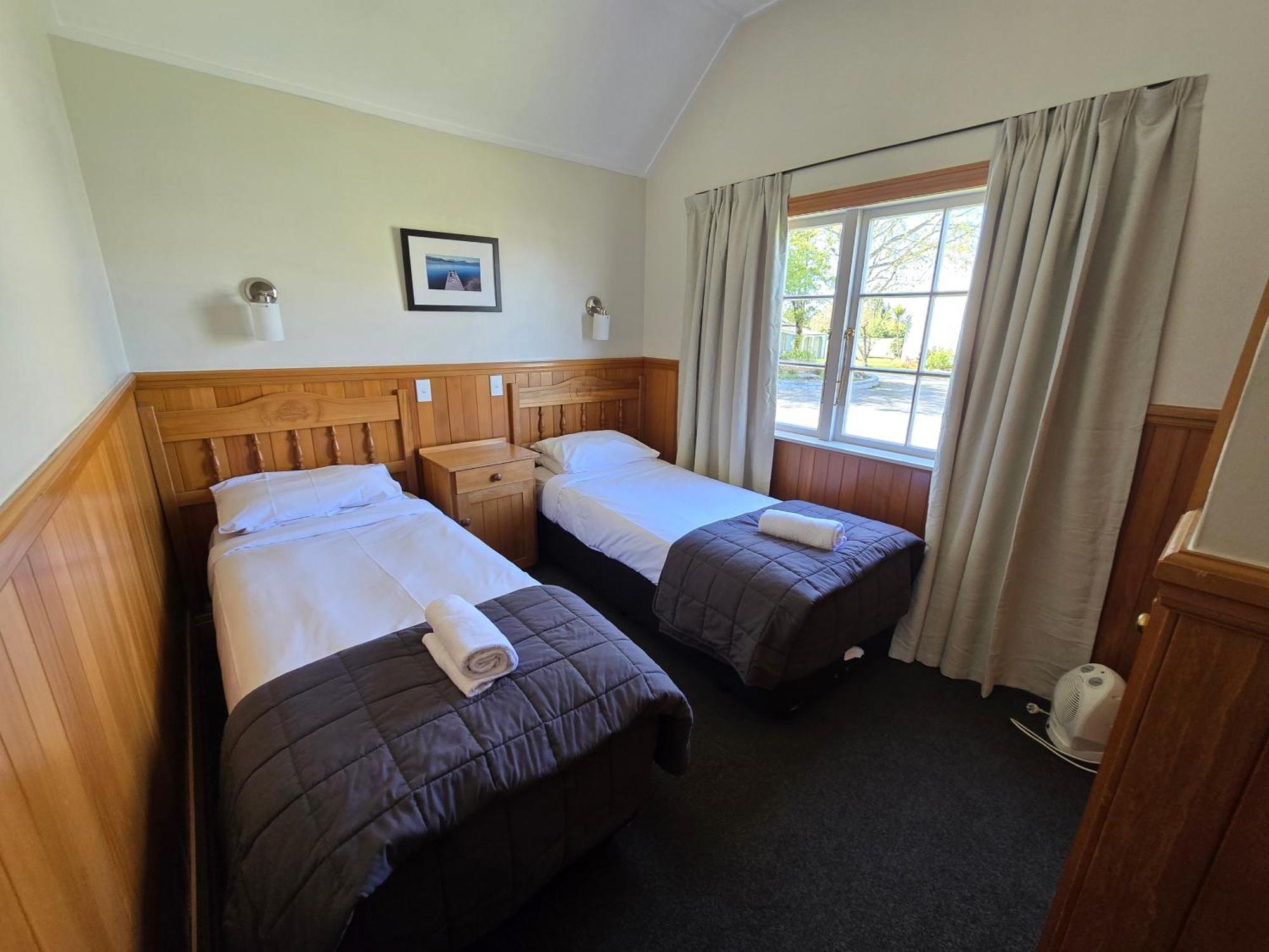 Huka Falls Resort Taupo Zewnętrze zdjęcie A typical room at the lodge